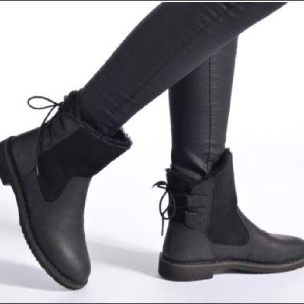 Ugg Naiyah shearling lace up ankle boots booties